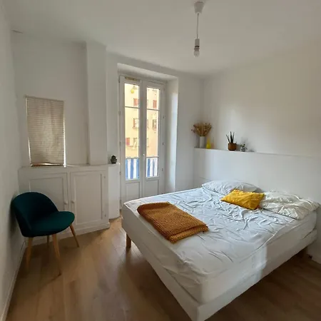 Апартаменты Charming Bright In *