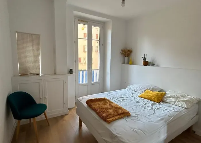 アパート Charming Bright In *