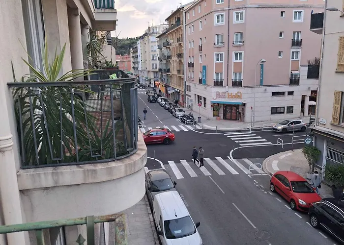 Апартаменты Charming Bright In *